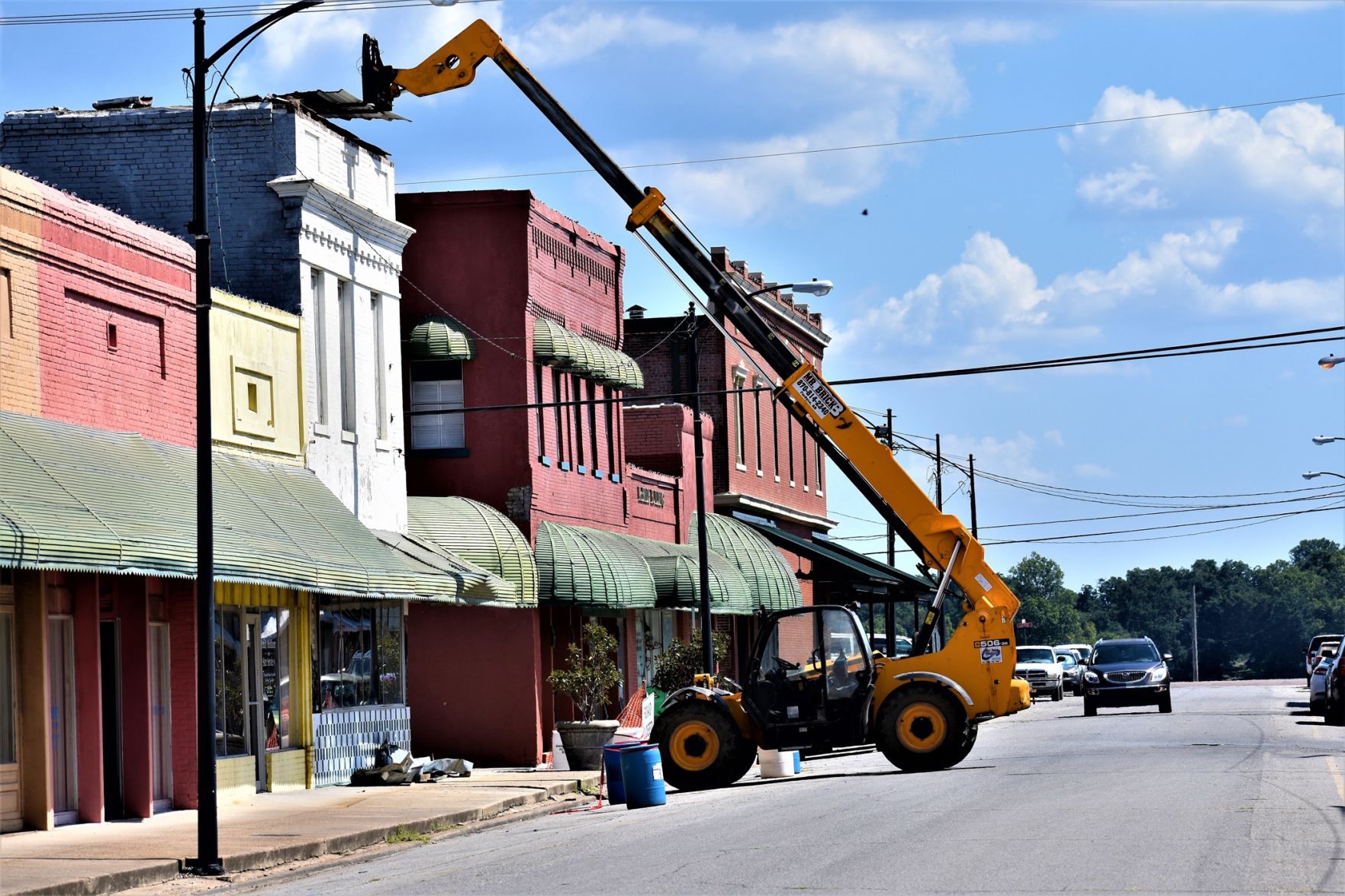 Main Street building is demolished, road re-opens